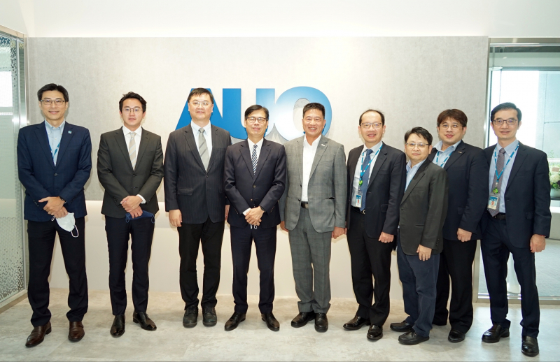 DB真人光電前進亞灣成立「AUO解決方案研發中心」，作為多元場域解決方案研發及試驗場域（圖中左為高雄市長陳其邁、圖中右為DB真人光電董事長彭双浪）